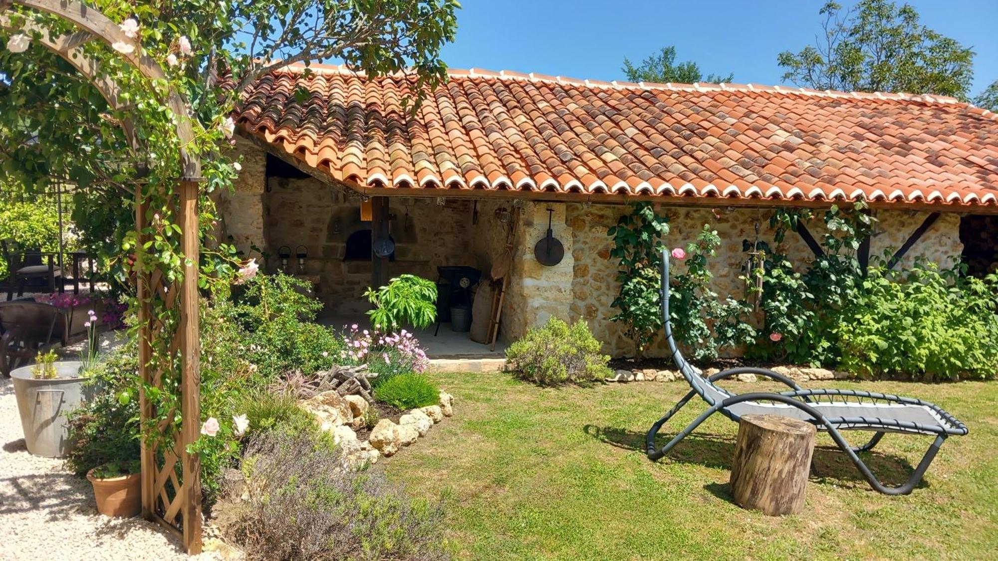 Le Petit Coin - LPC Dordogne Holidays Lussas-et-Nontronneau Esterno foto